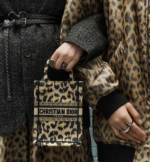 MINI DIOR BOOK TOTE PHONE BAG (13 x 18 x 5 cm). - Image 4