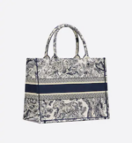 DIOR BOOK TOTE Blue Toile de  (36 x 27.5 x 16.5 cm). - Image 2