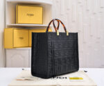 4 colors simple letter logo handbag. - Image 8