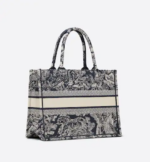 DIOR BOOK TOTE Blue Toile de  (36 x 27.5 x 16.5 cm). - Image 4