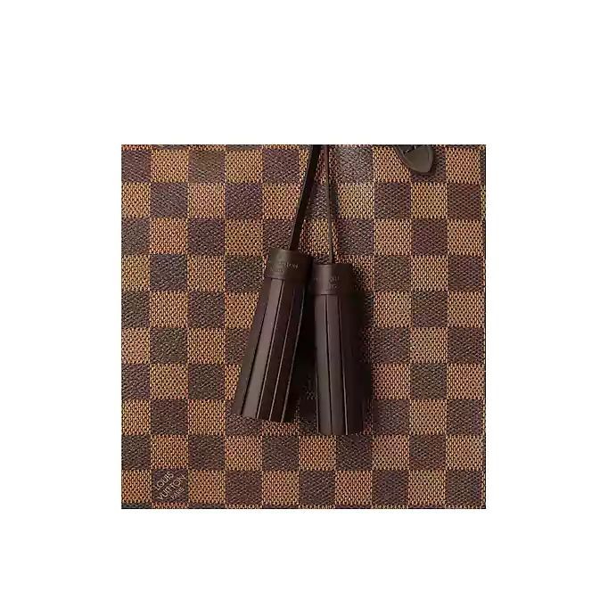 33D80F51-D298-FBA5-1A0C-0C9FD2468765 Lymington N40023. - Image 1