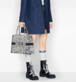 DIOR BOOK TOTE Blue Toile de  (36 x 27.5 x 16.5 cm). - Image 5