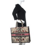 CHRISTIAN DIOR Large Broderie Dior Flowers Book Tote. - Image 3