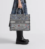 LARGE DIOR BOOK TOTE Denim  Dior  (42 x 35 x 18.5 cm). - Image 4