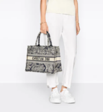 DIOR BOOK TOTE Blue Toile de  (36 x 27.5 x 16.5 cm). - Image 5