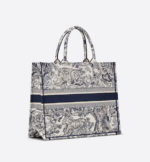 LARGE DIOR BOOK TOTE Blue Toile de  (42 x 35 x 18.5 cm).