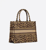 DIOR BOOK TOTE (36 x 27.5 x 16.5 cm). - Image 4