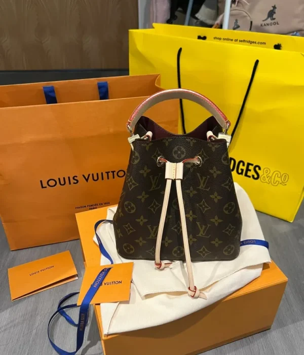 ⭐⭐⭐⭐⭐The shipping was very fast and the quality of the Louis Vuitton NOE BB bag exceeded my expectations, exactly as shown in the video.